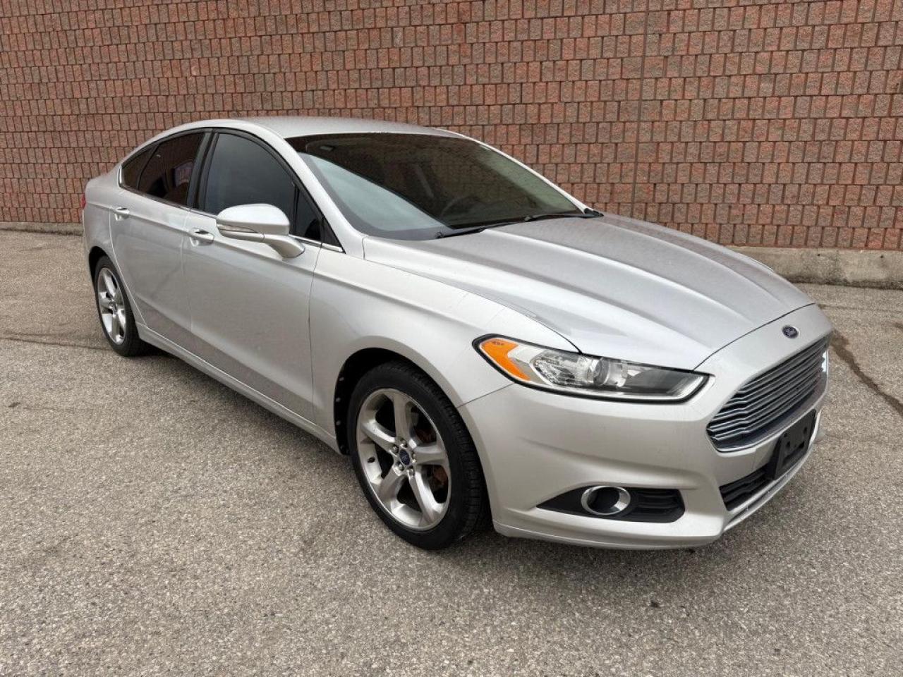 2013 Ford Fusion SE | CLEAN CARFAX | BLUETOOTH | ALLOY WHEELS | MULTI-FUNCTION STEERING WHEEL | - Photo #6