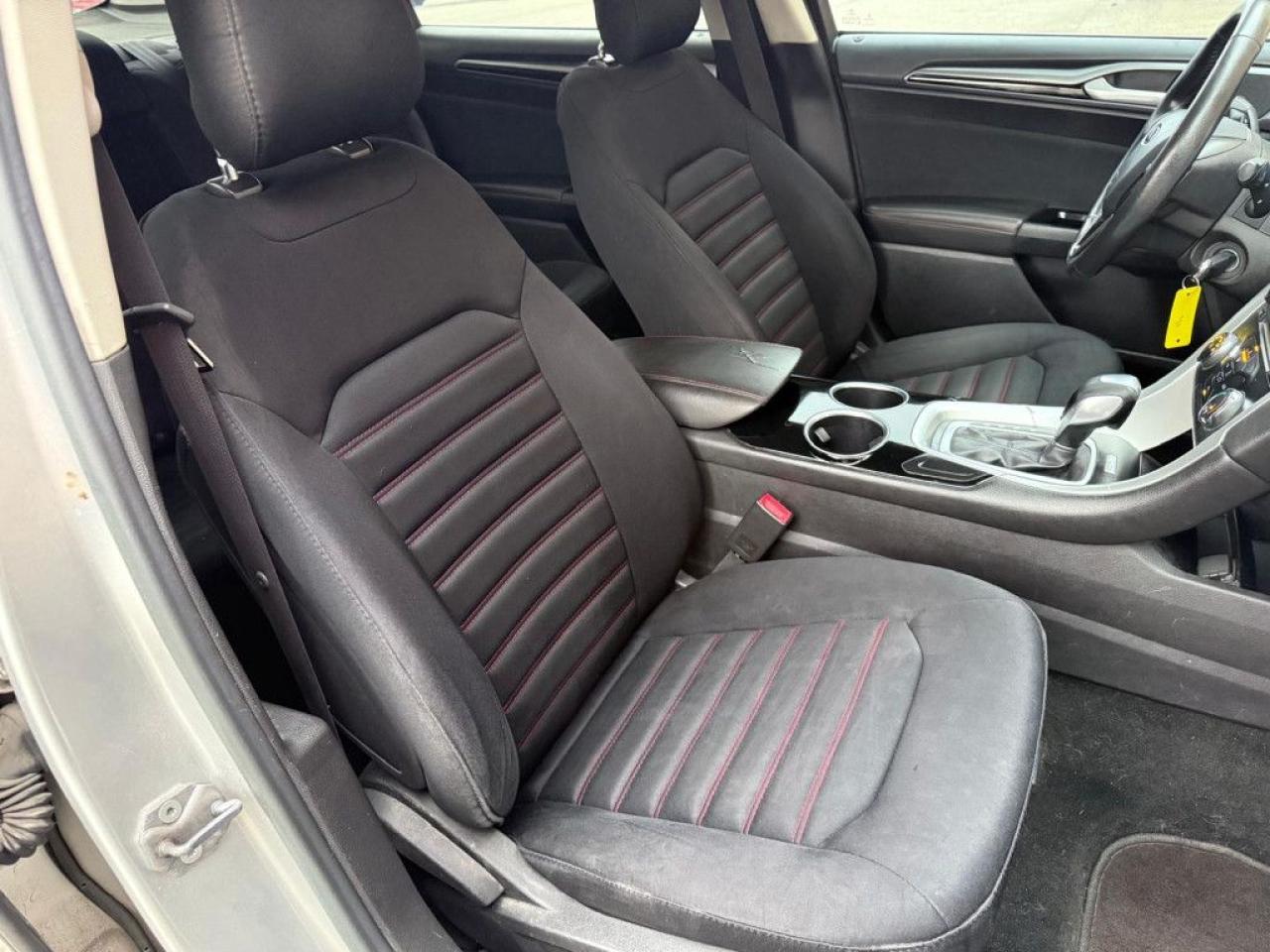 2013 Ford Fusion SE | CLEAN CARFAX | BLUETOOTH | ALLOY WHEELS | MULTI-FUNCTION STEERING WHEEL | - Photo #14