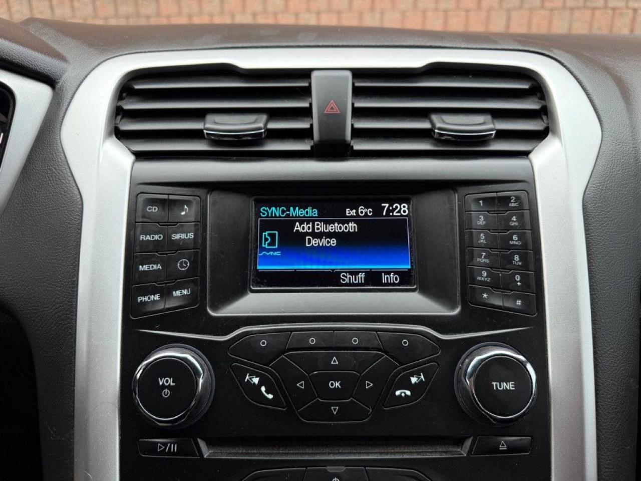 2013 Ford Fusion SE | CLEAN CARFAX | BLUETOOTH | ALLOY WHEELS | MULTI-FUNCTION STEERING WHEEL | - Photo #15