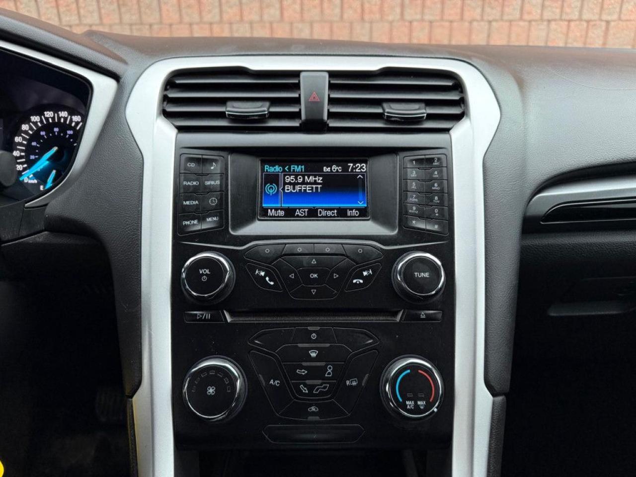2013 Ford Fusion SE | CLEAN CARFAX | BLUETOOTH | ALLOY WHEELS | MULTI-FUNCTION STEERING WHEEL | - Photo #16