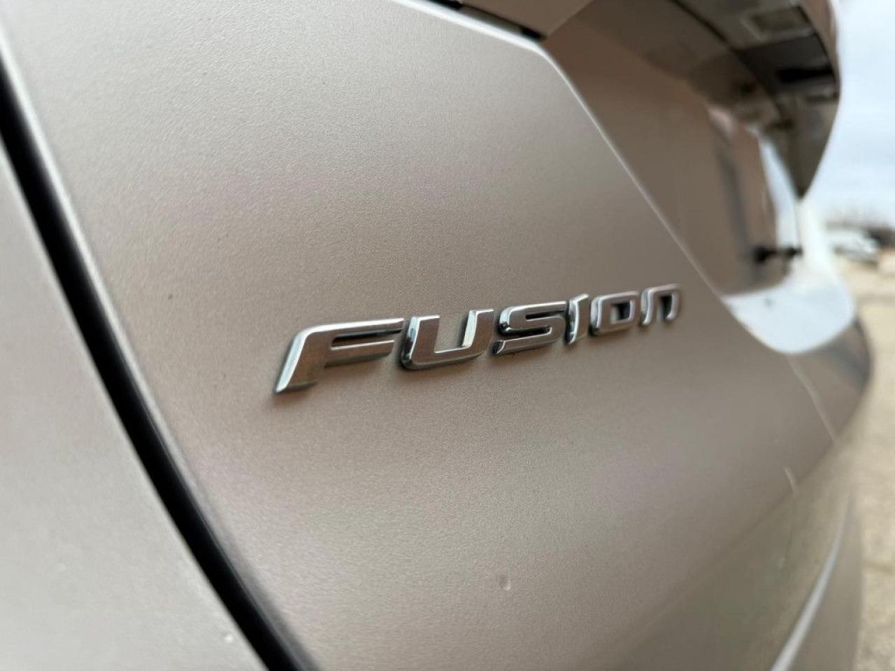 2013 Ford Fusion SE | CLEAN CARFAX | BLUETOOTH | ALLOY WHEELS | MULTI-FUNCTION STEERING WHEEL | - Photo #8
