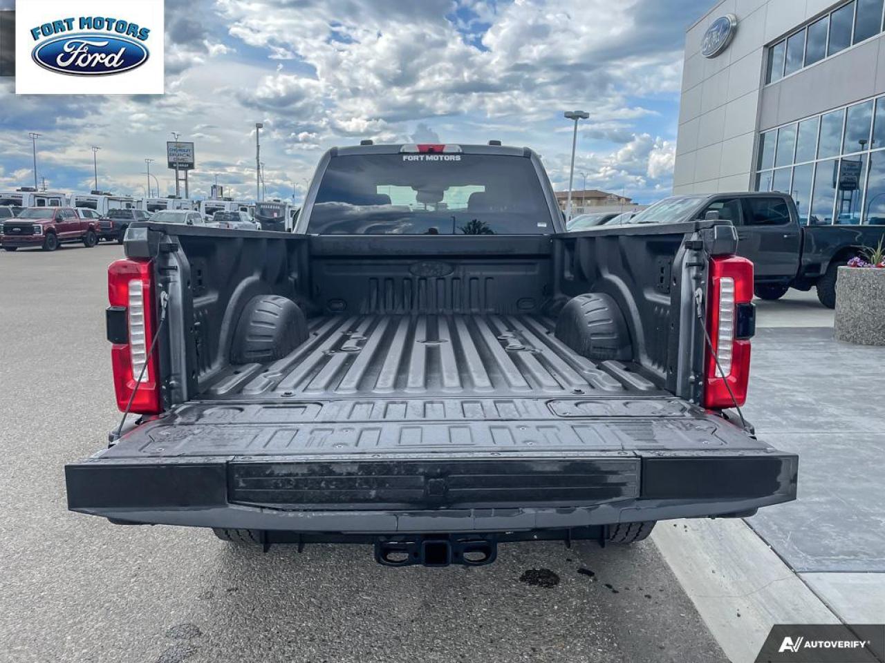 2025 Ford SUPER DUTY F-350 SRW F-350® XLT Photo5