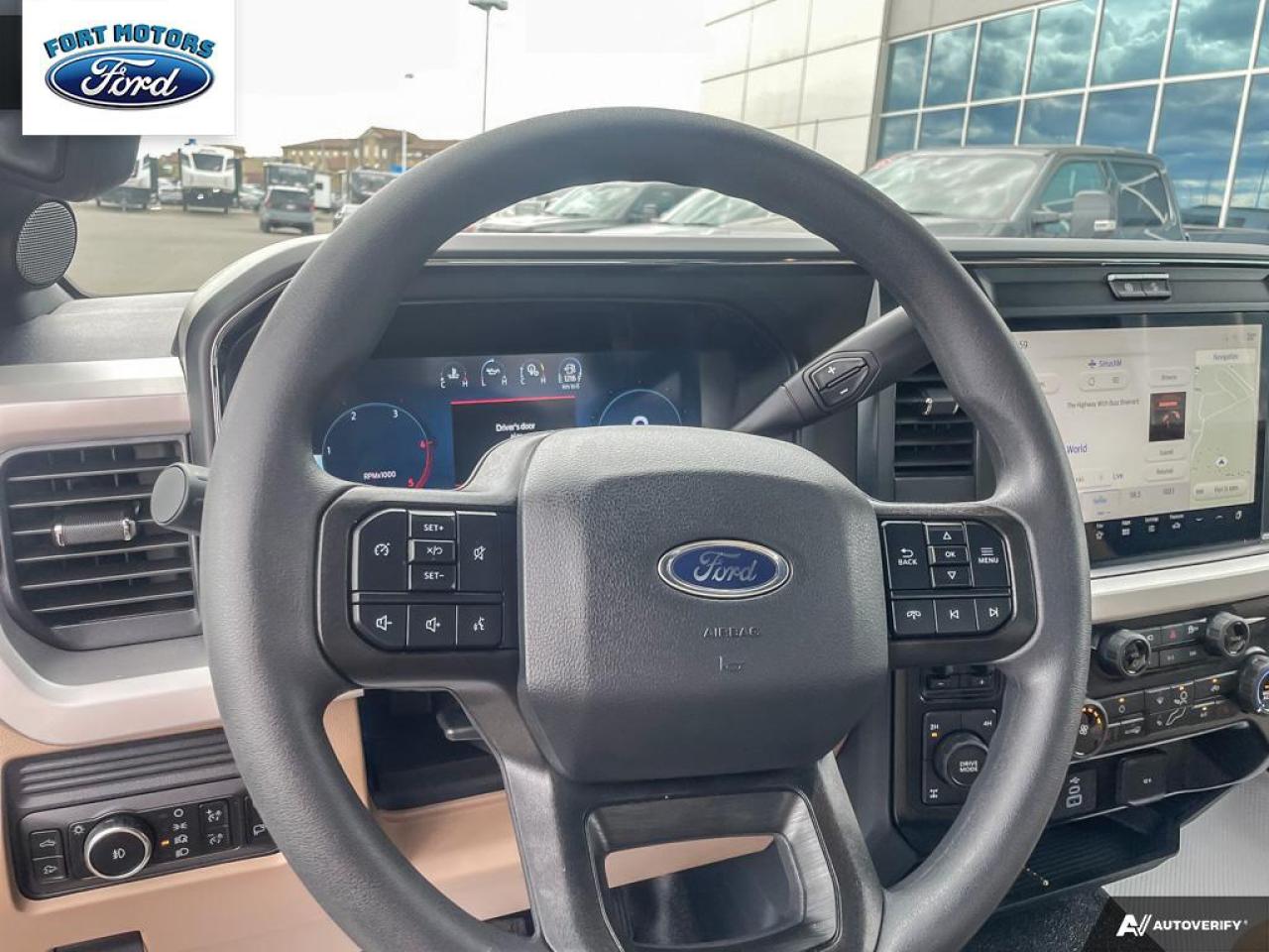 2025 Ford SUPER DUTY F-350 SRW F-350® XLT Photo5