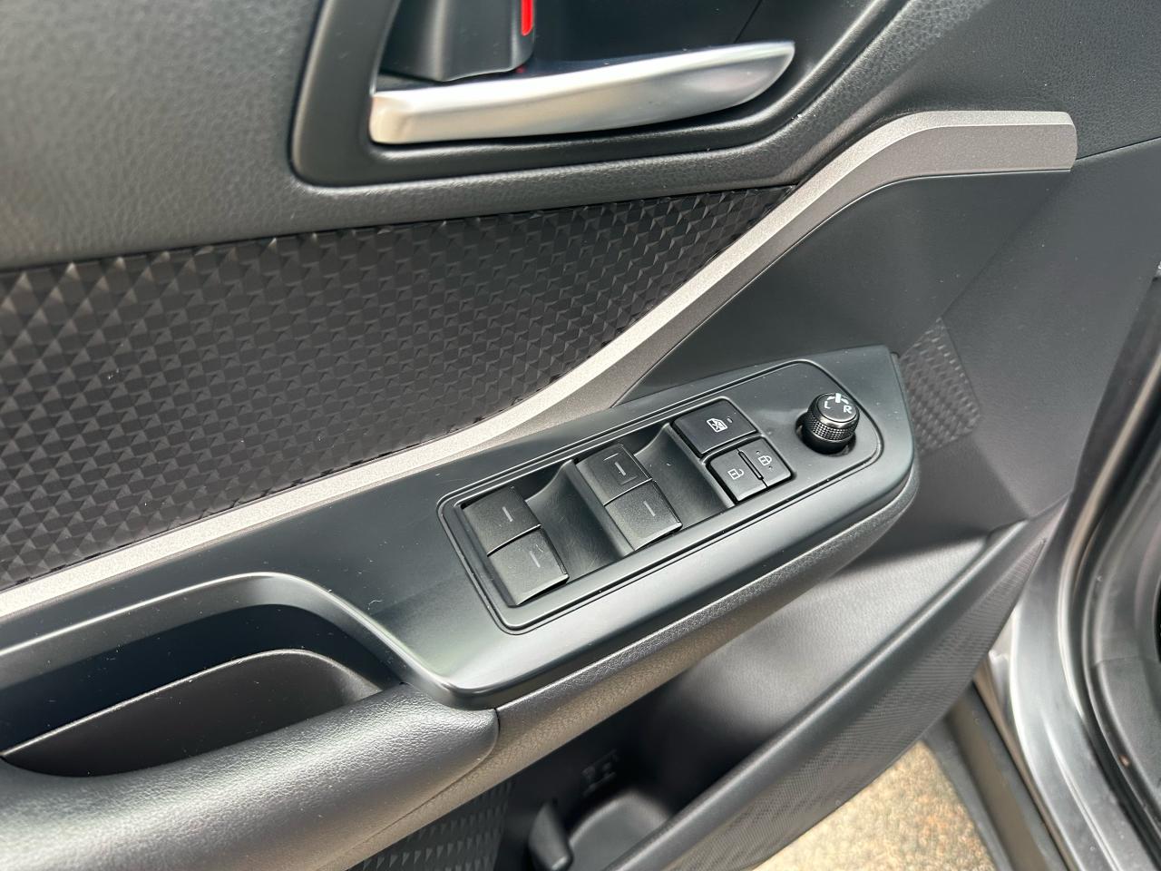 2022 Toyota C-HR  Photo2