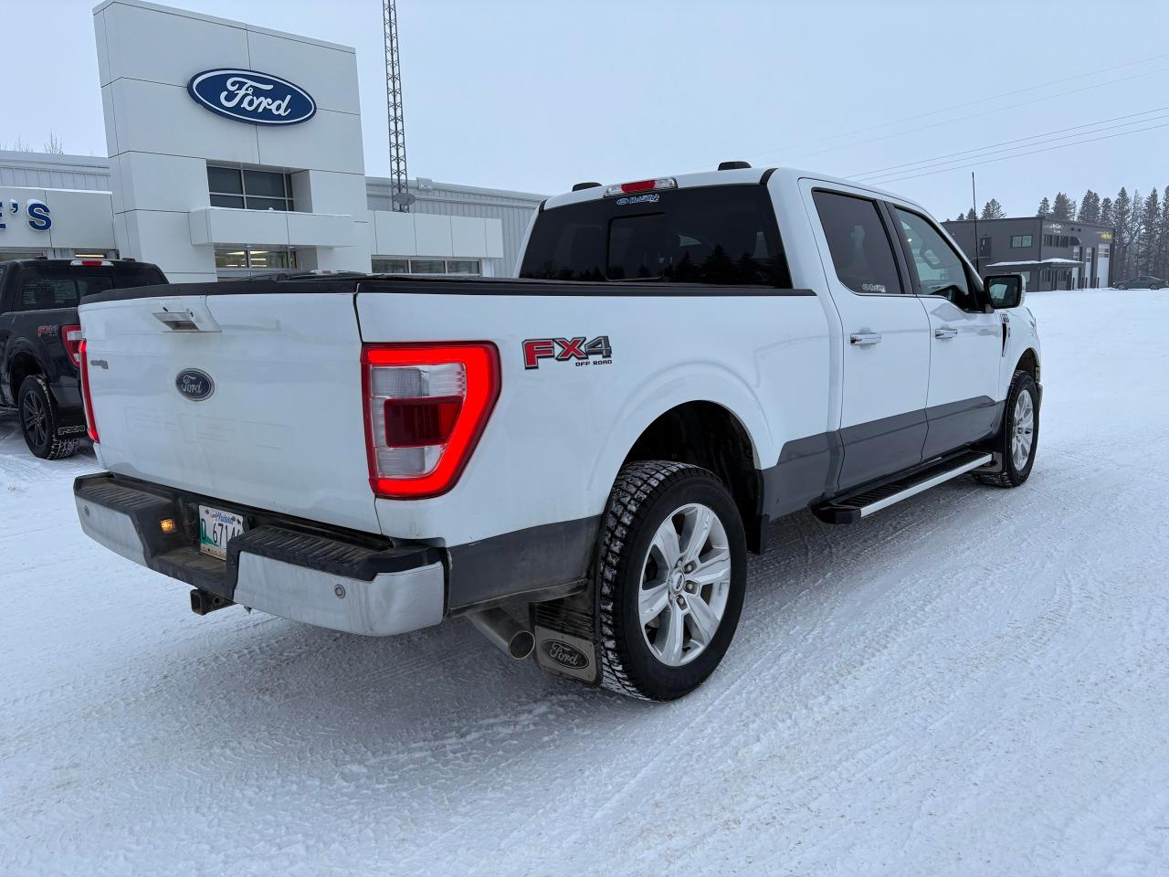 2023 Ford F-150 Lariat 4WD SuperCrew 6.5' Box Photo4
