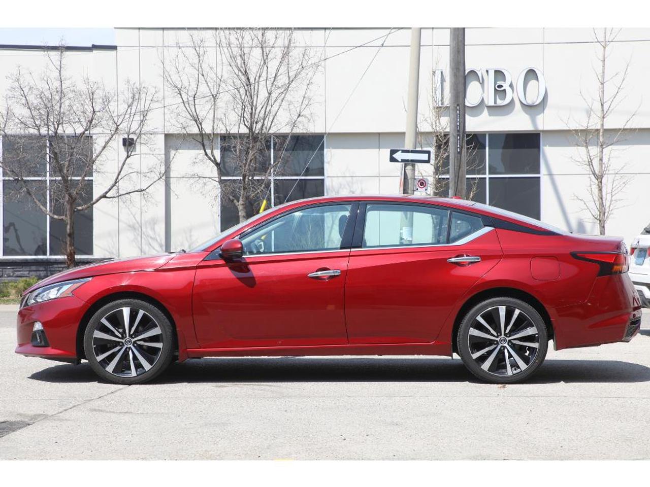 2022 Nissan Altima 2.5 Platinum AWD Photo