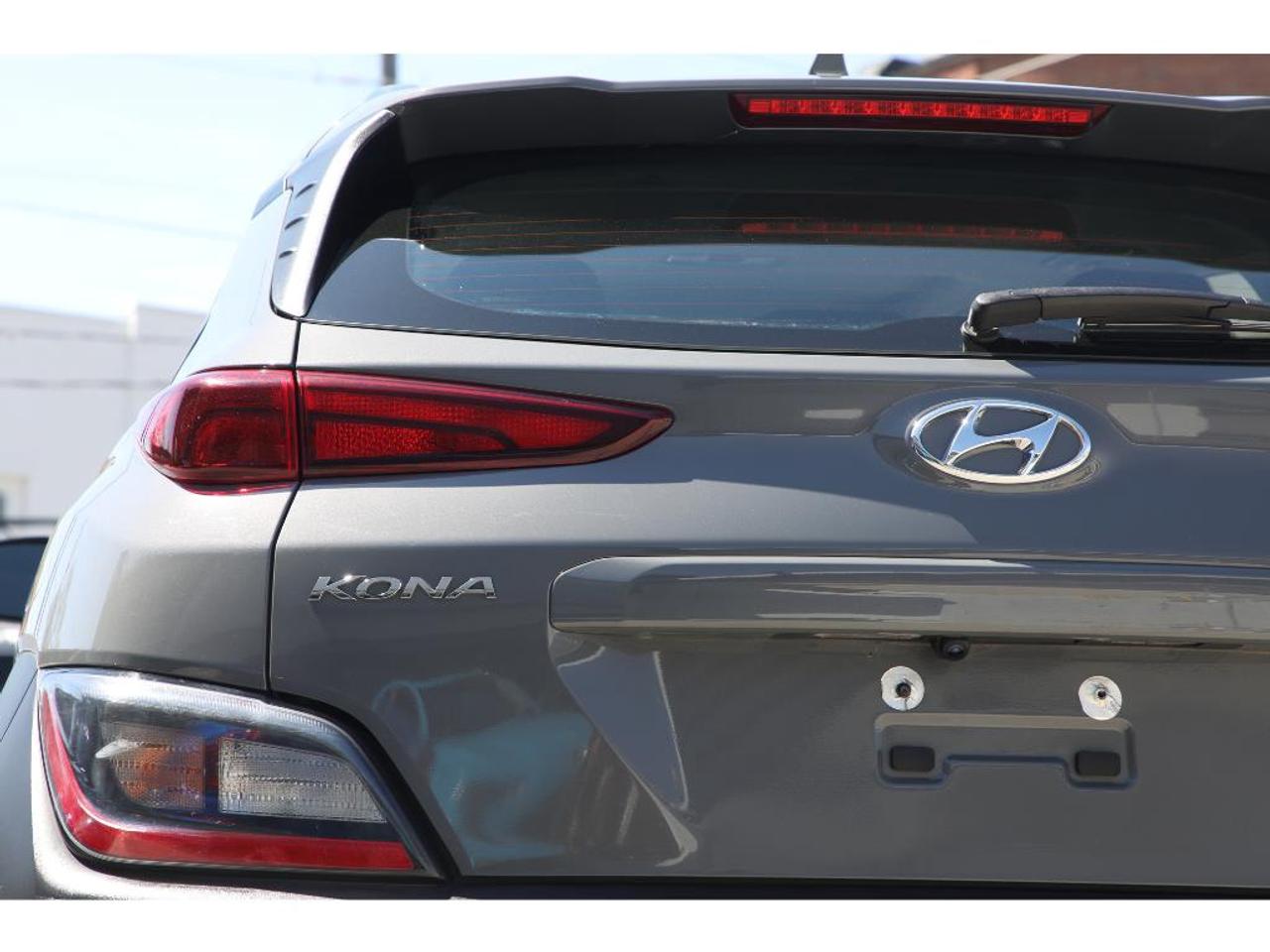 2023 Hyundai KONA Preferred Pkg | AWD | Leather Seats | Sunroof | Collision Warning Photo