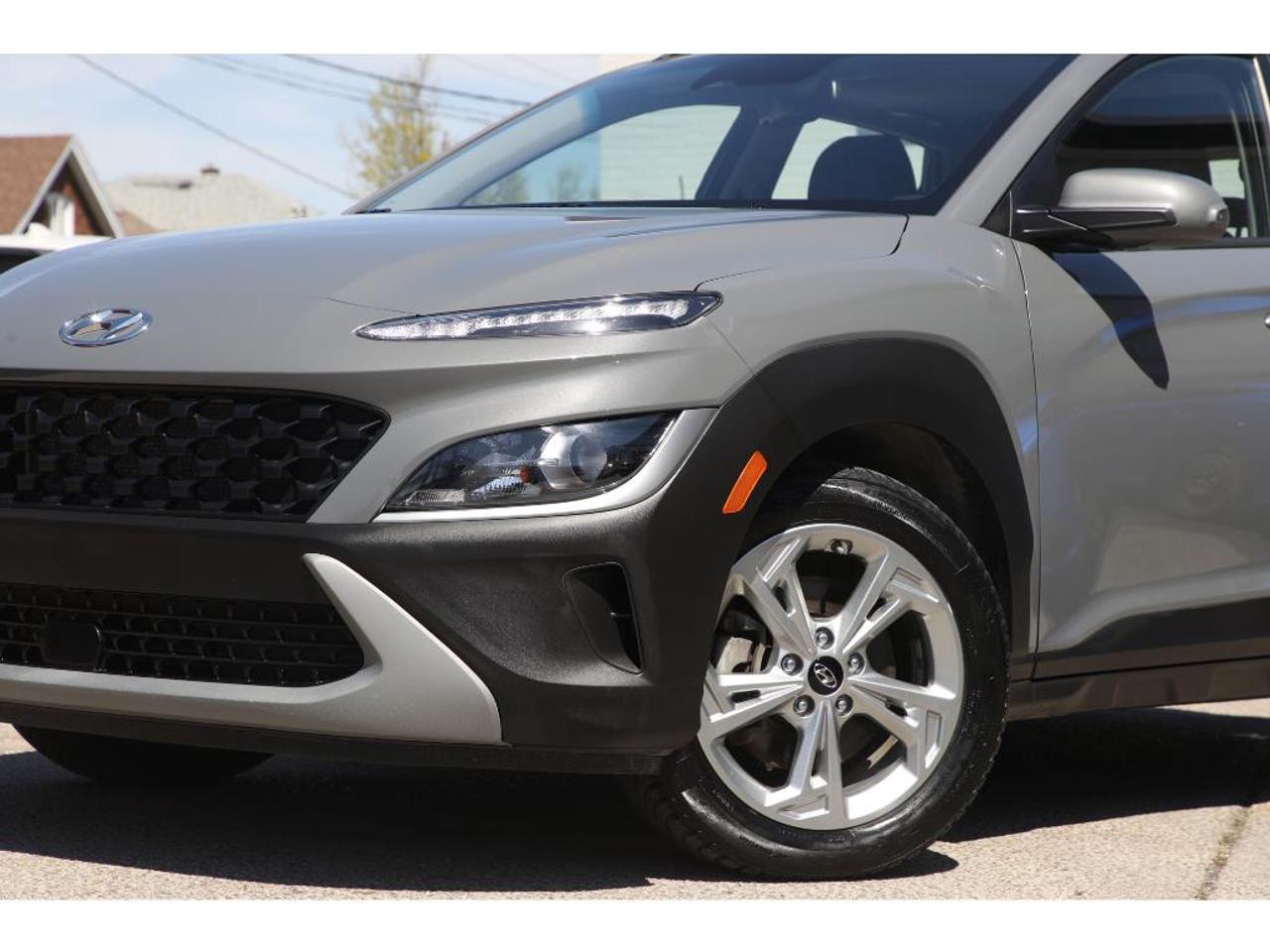 2023 Hyundai KONA Preferred Pkg | AWD | Leather Seats | Sunroof | Collision Warning Photo