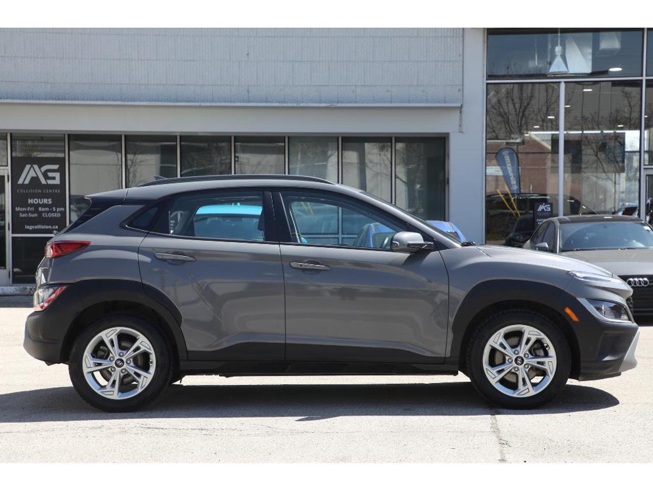 2023 Hyundai KONA Preferred Pkg | AWD | Leather Seats | Sunroof | Collision Warning Photo