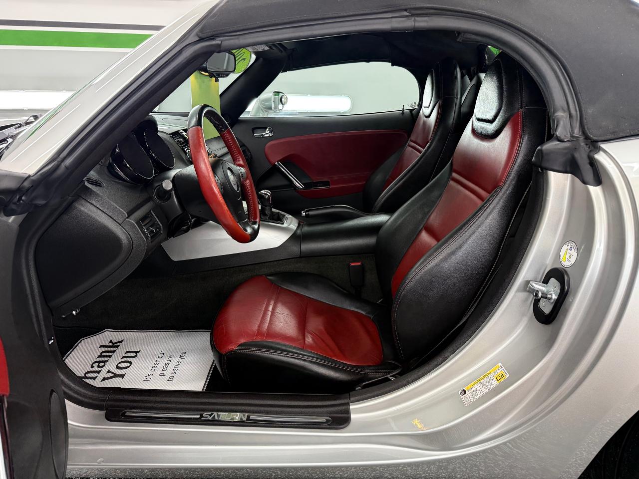 2007 Saturn Sky Convertible - Photo #10