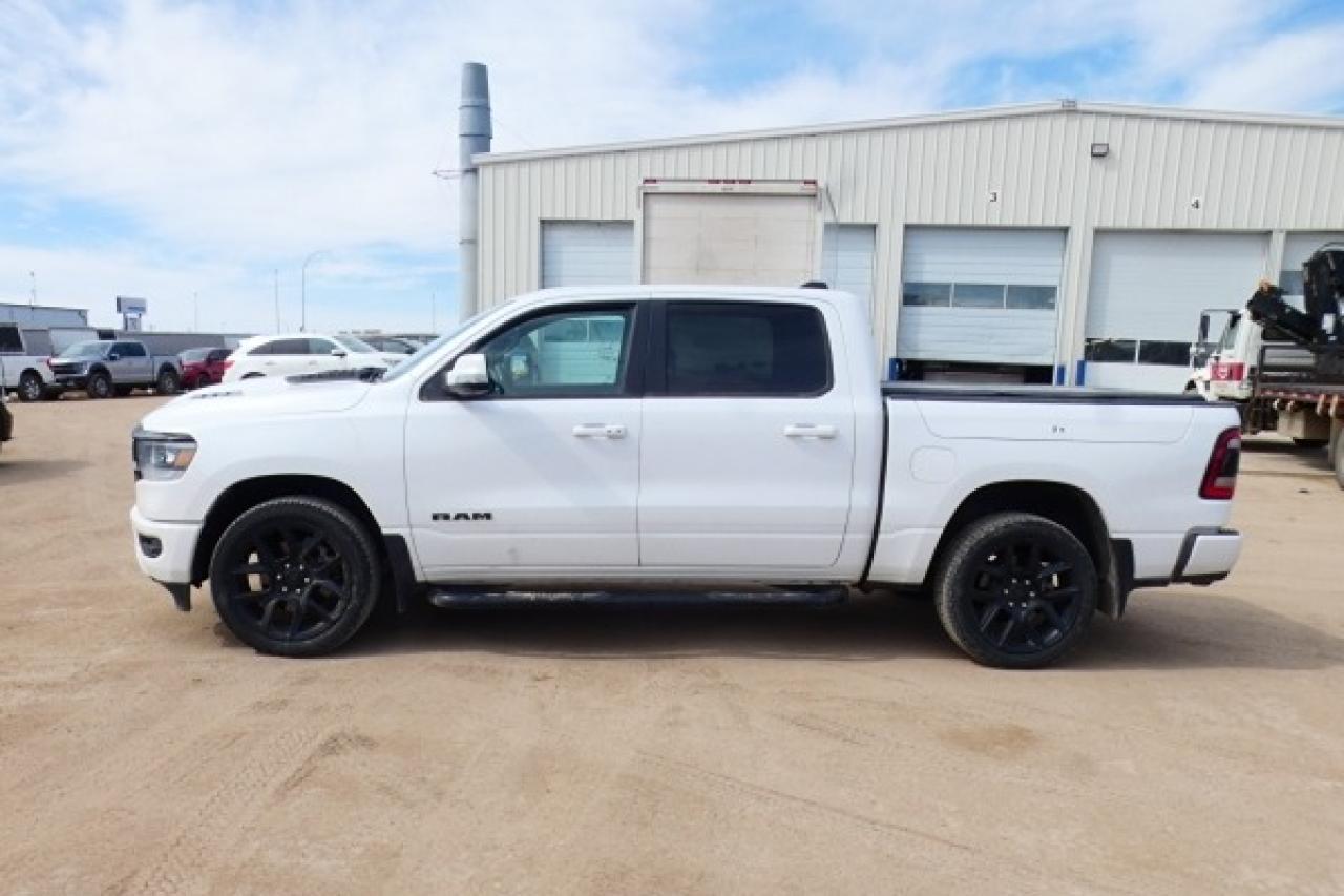 2022 Dodge Ram 1500 Sport 4x4 Crew Cab w/H&C L, pano S/R, NAV, BUC