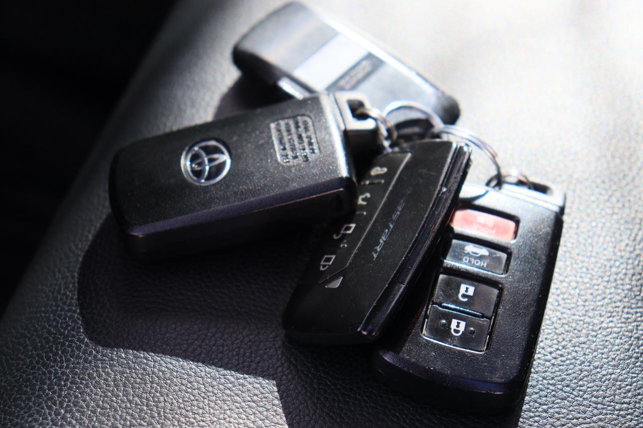 2015 Toyota Corolla S | Auto | Leather | Sunroof | Nav | Cam | Alloys Photo38