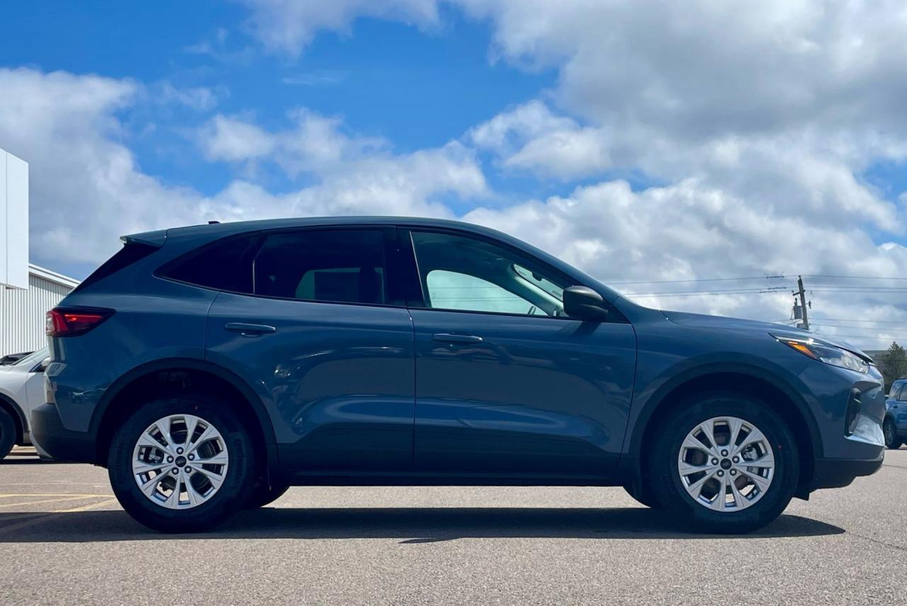 2025 Ford Escape Active AWD Photo3