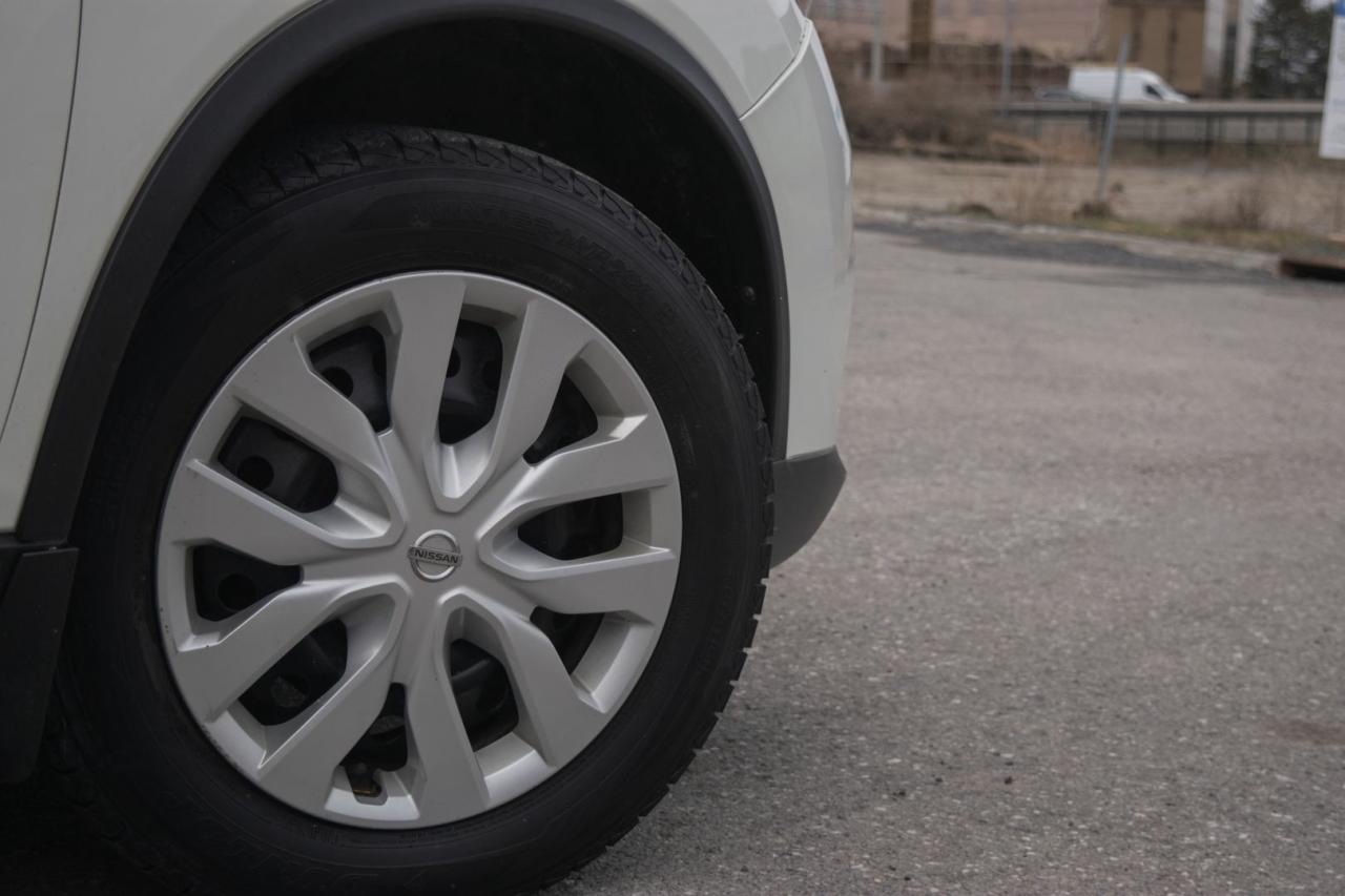 2016 Nissan Rogue S 2WD - Photo #6