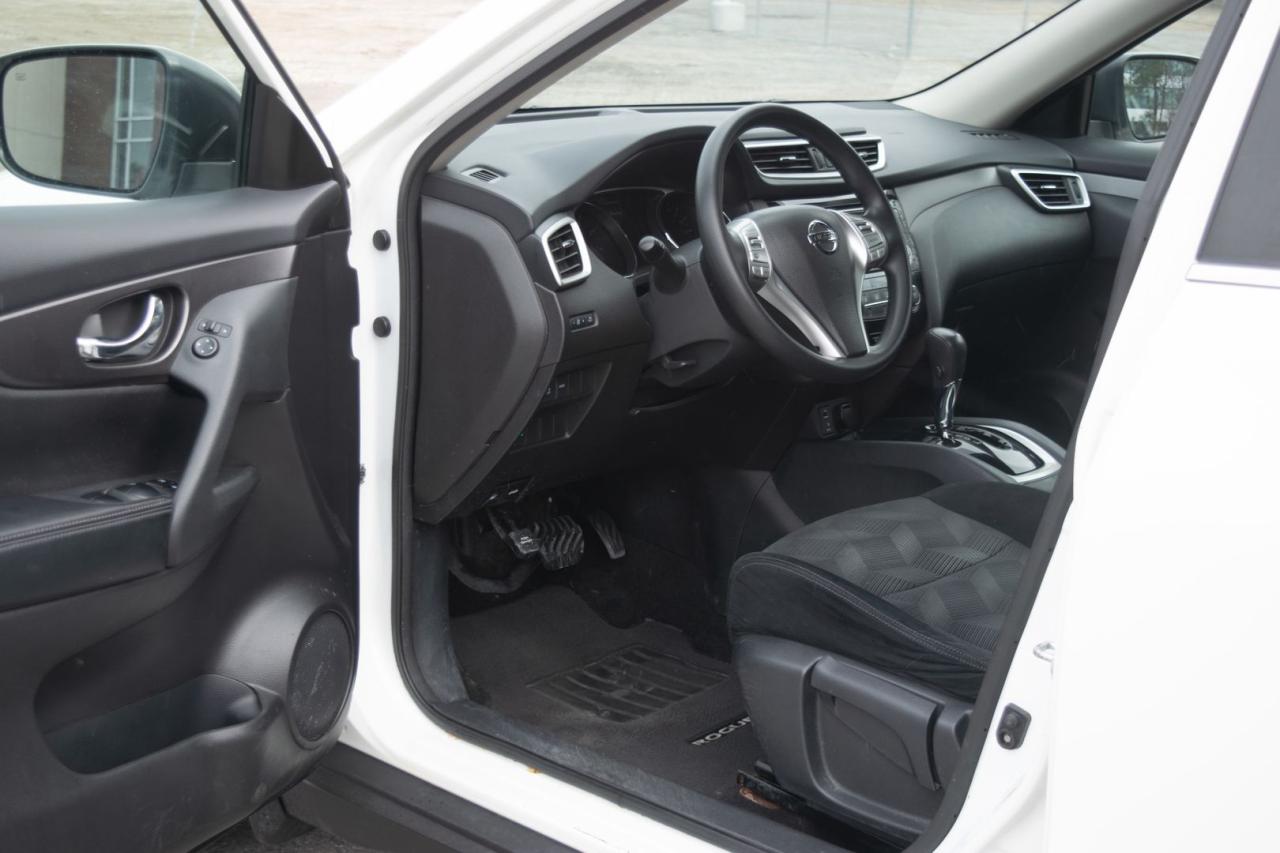 2016 Nissan Rogue S 2WD - Photo #10