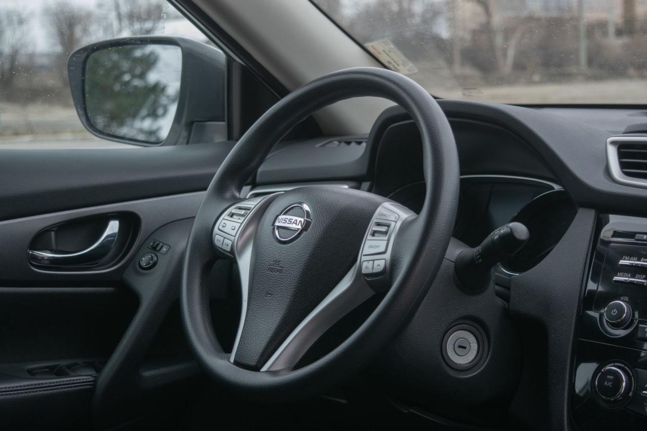 2016 Nissan Rogue S 2WD - Photo #14