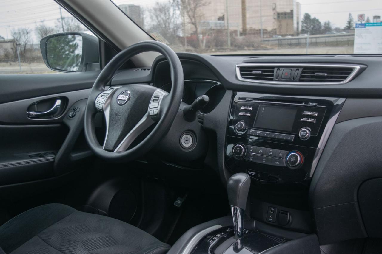 2016 Nissan Rogue S 2WD - Photo #18