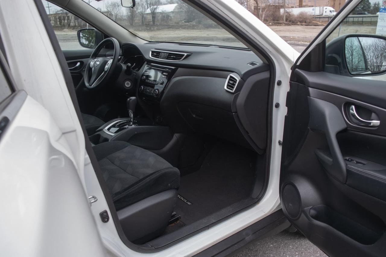 2016 Nissan Rogue S 2WD - Photo #21