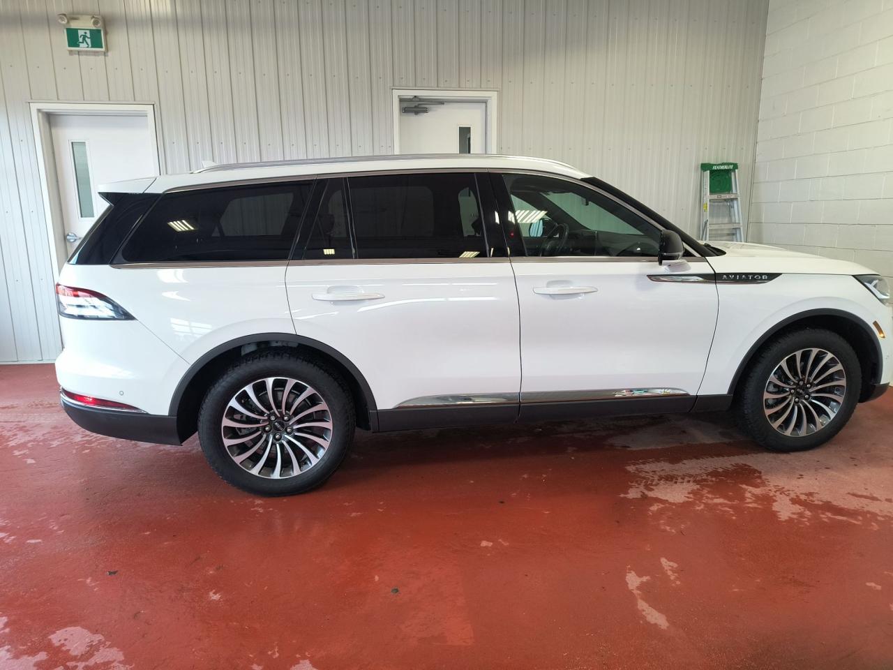 2023 Lincoln Aviator Reserve Photo3