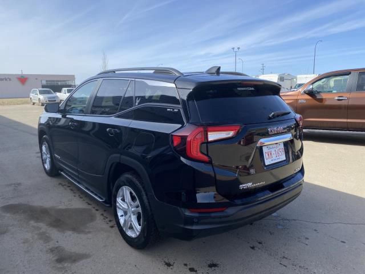 2022 GMC Terrain SLE AWD - Photo #4