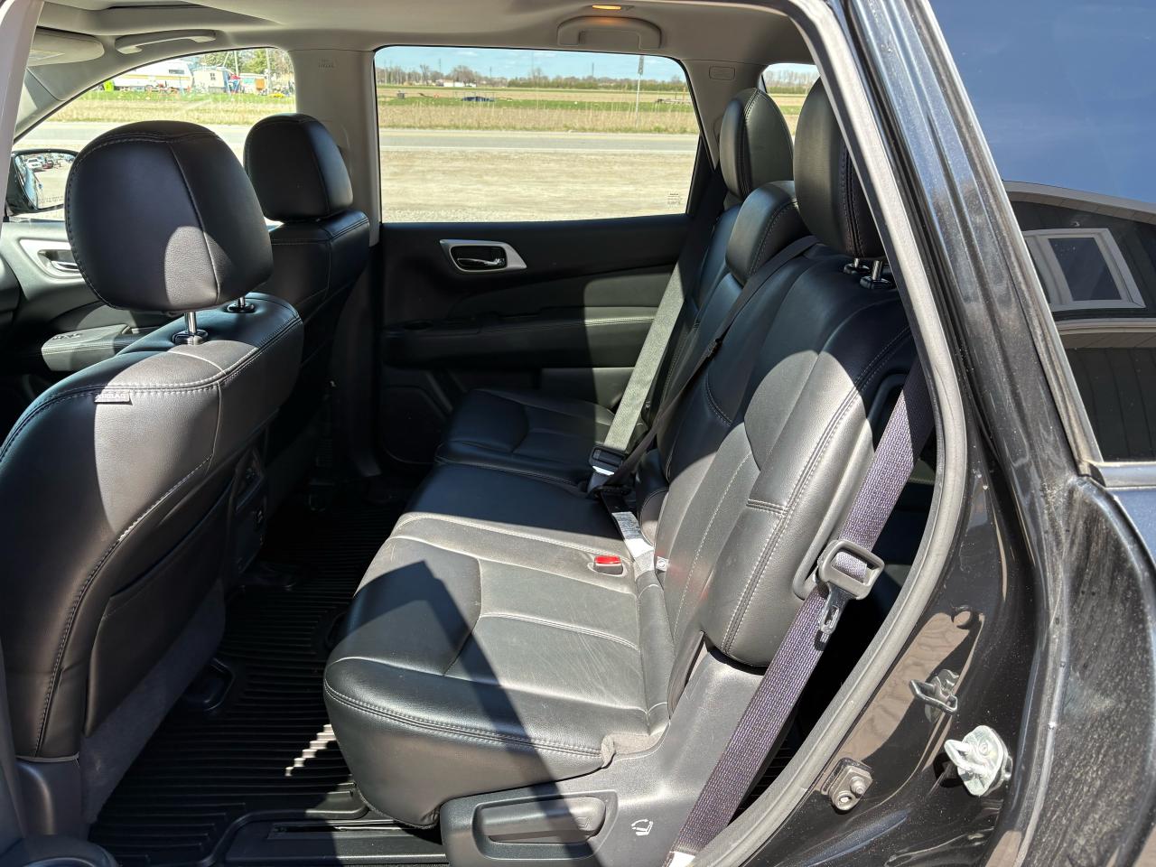 2017 Nissan Pathfinder SL - Photo #11