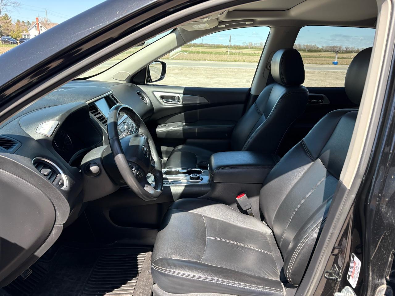 2017 Nissan Pathfinder SL - Photo #10
