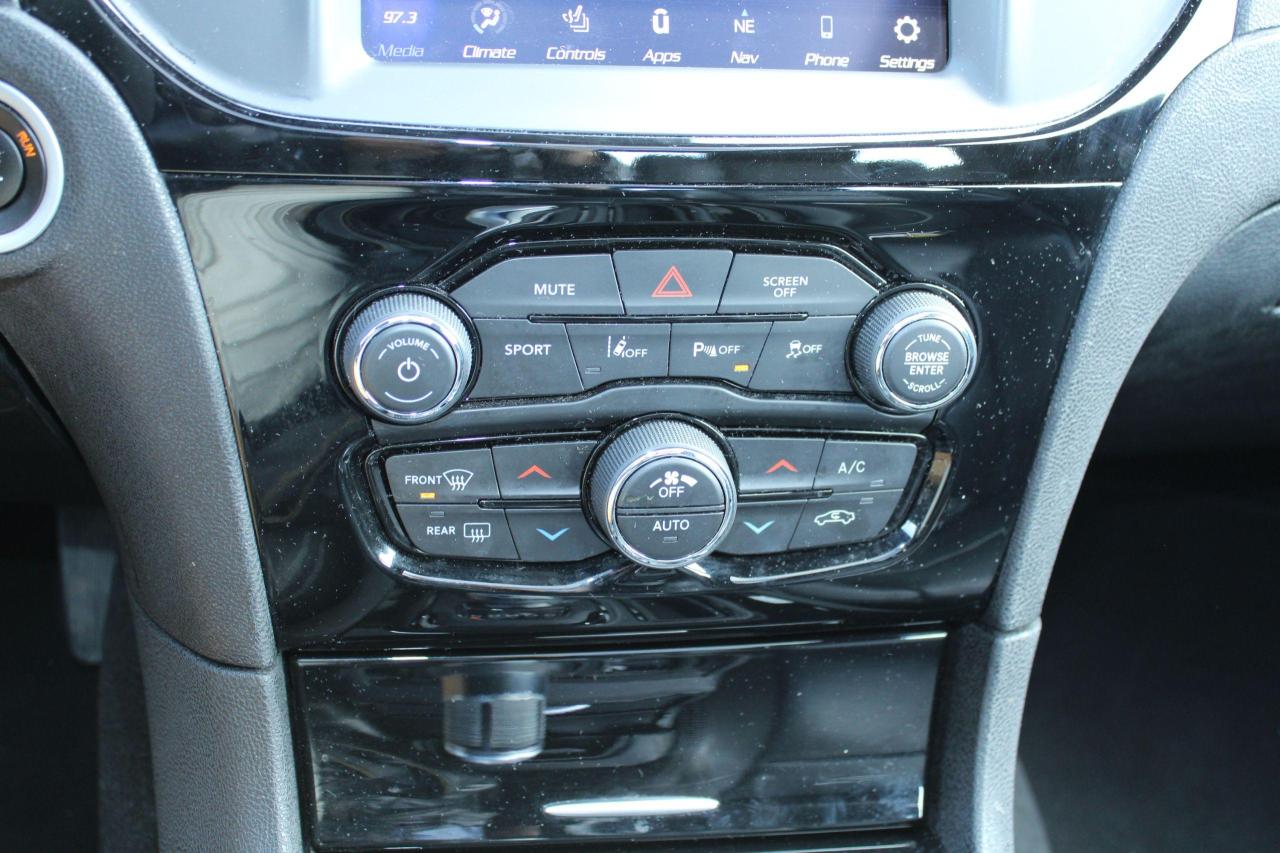 2023 Chrysler 300 300S AWD - Photo #13