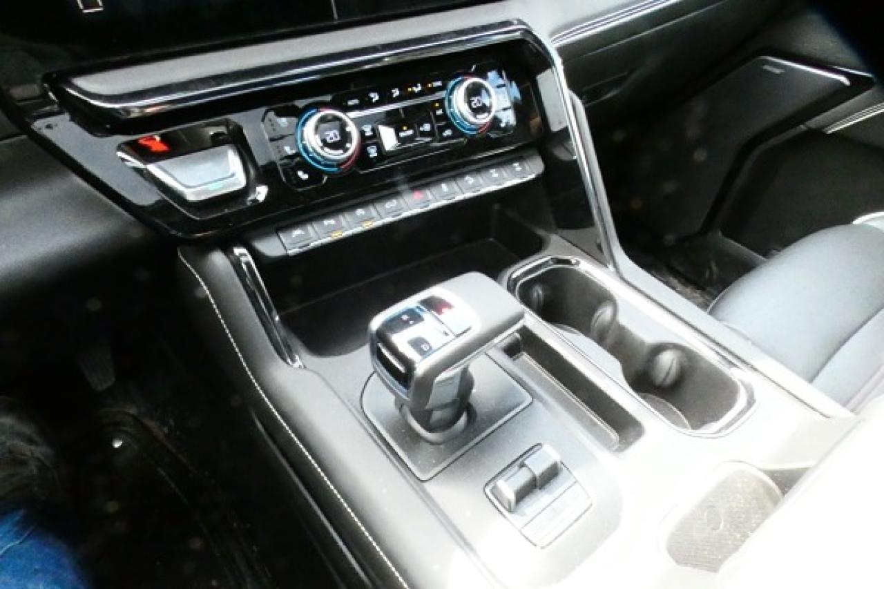 2023 GMC Sierra 1500 AT4X 4WD Crew Cab w/H&C L, pano S/R, NAV, BUC, HUD - Photo #16