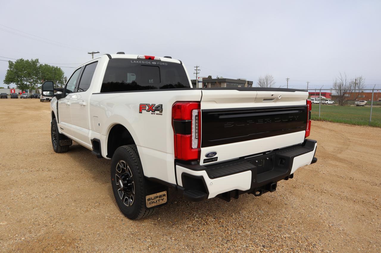 2025 Ford F-350 Super Duty SRW PLATINUM Photo3