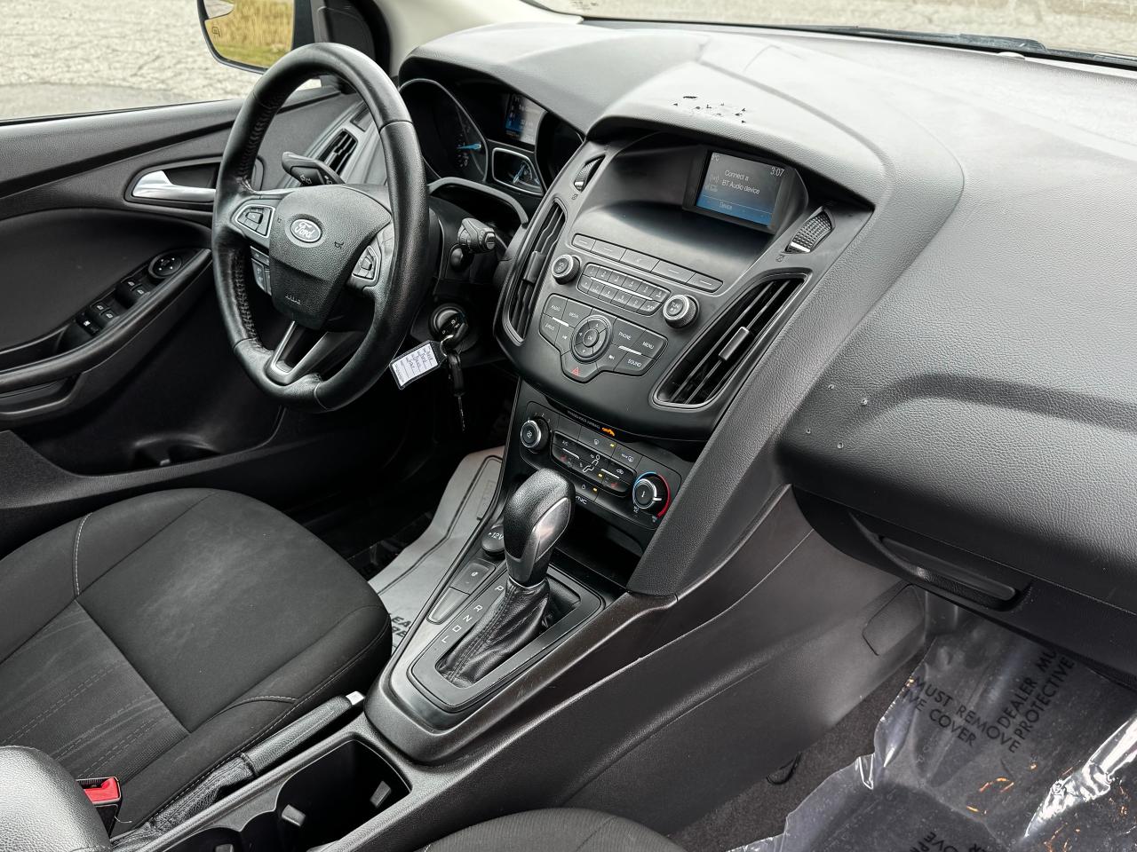 2018 Ford Focus SE **LOW KM'S**DRIVES GREAT** - Photo #29