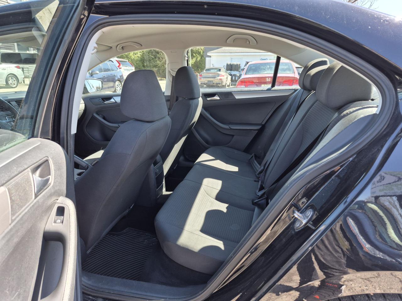 2016 Volkswagen Jetta 1.4L TSI Man Trendline Photo31