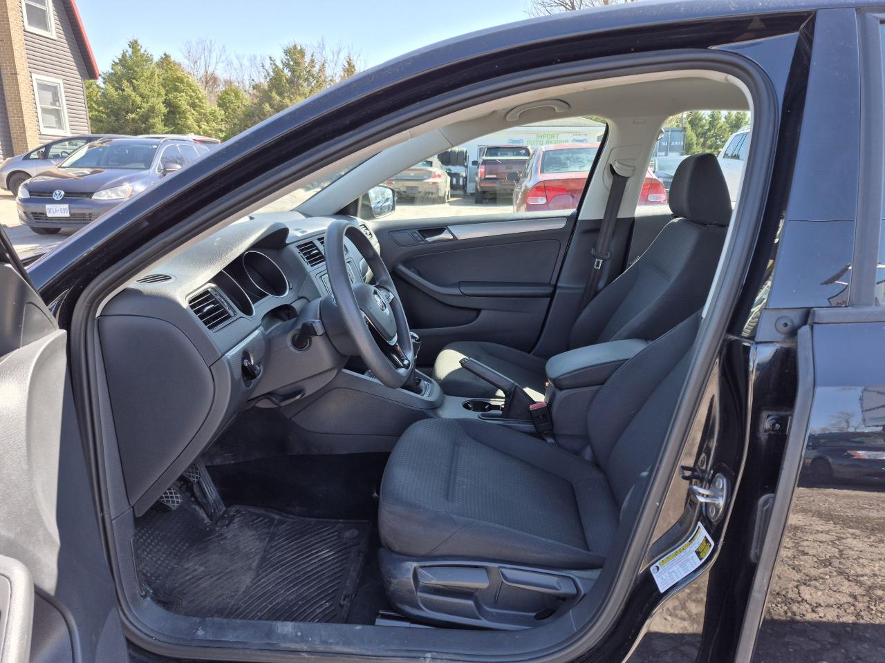 2016 Volkswagen Jetta 1.4L TSI Man Trendline Photo9