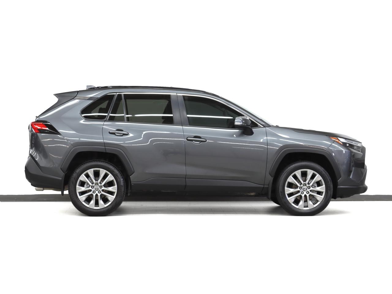 2022 Toyota RAV4 XLE | AWD | Sunroof | Leather | BSM | CarPlay