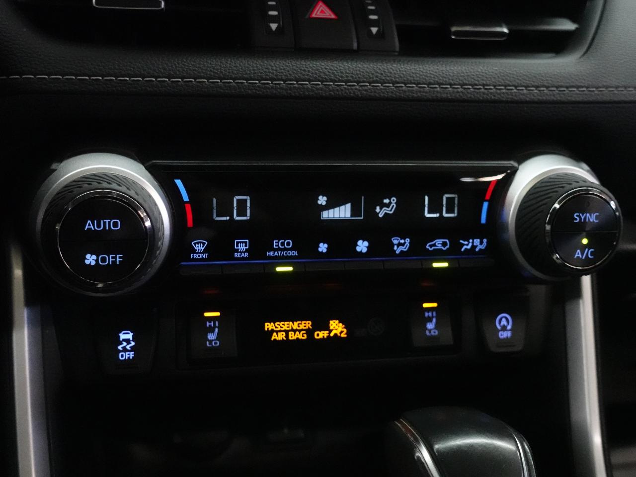 2022 Toyota RAV4 XLE | AWD | Sunroof | Leather | BSM | CarPlay