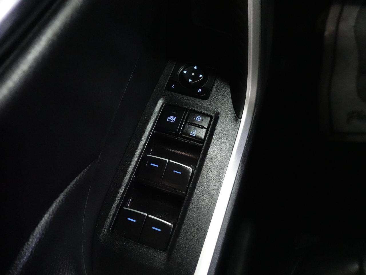 2022 Toyota RAV4 XLE | AWD | Sunroof | Leather | BSM | CarPlay