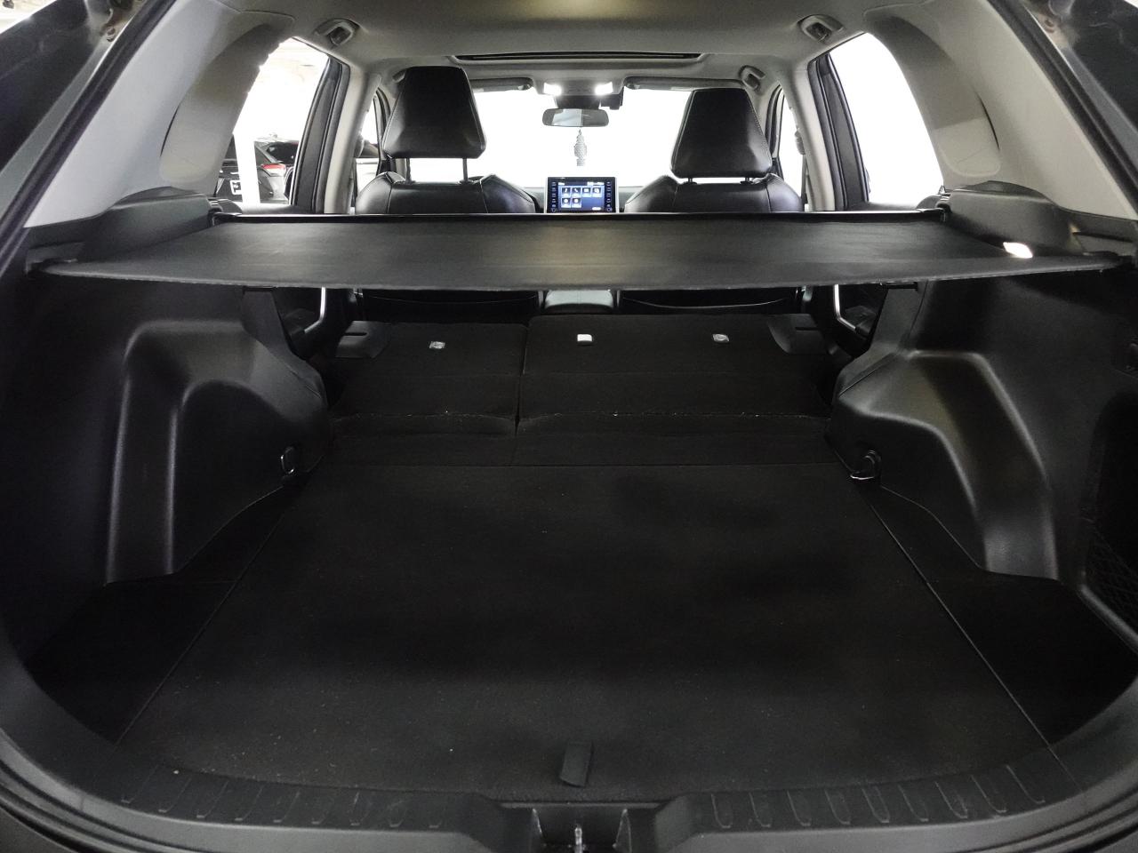 2022 Toyota RAV4 XLE | AWD | Sunroof | Leather | BSM | CarPlay