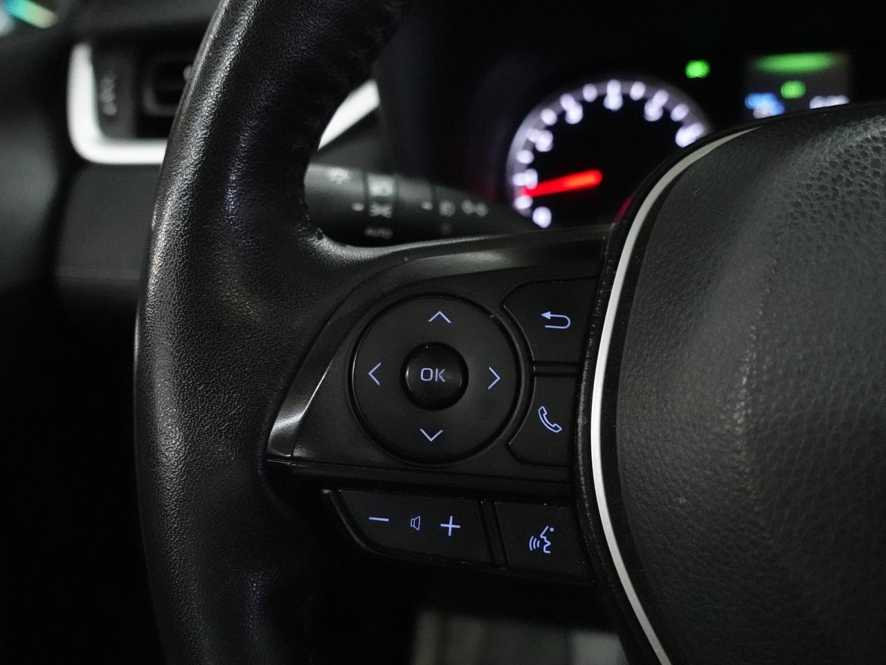 2022 Toyota RAV4 XLE | AWD | Sunroof | Leather | BSM | CarPlay