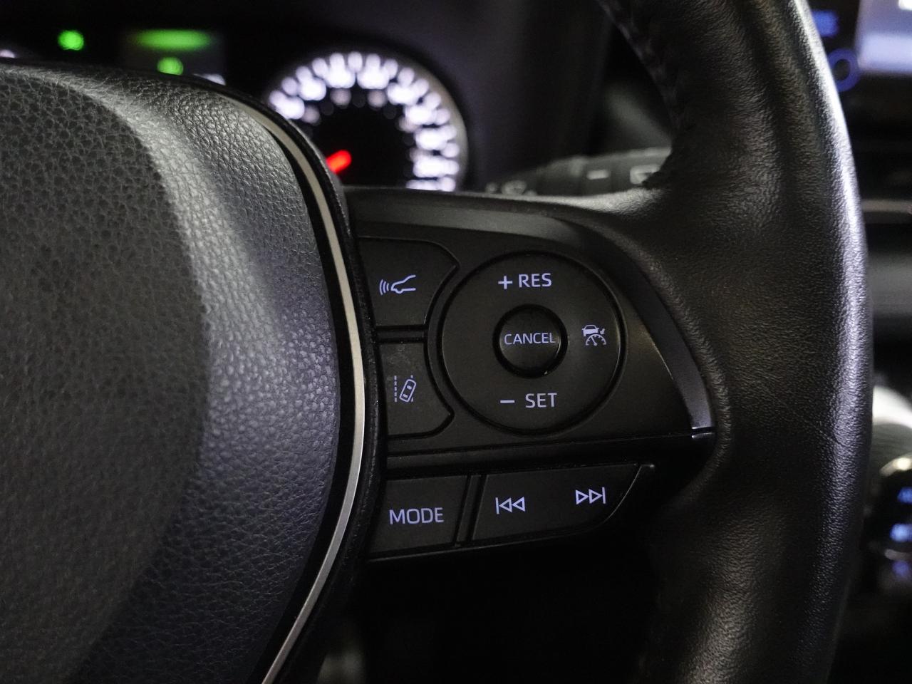 2022 Toyota RAV4 XLE | AWD | Sunroof | Leather | BSM | CarPlay