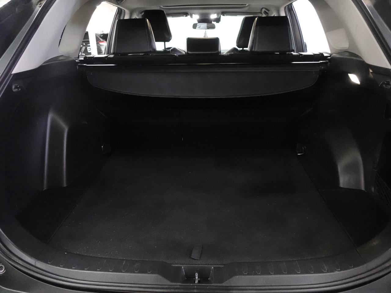 2022 Toyota RAV4 XLE | AWD | Sunroof | Leather | BSM | CarPlay
