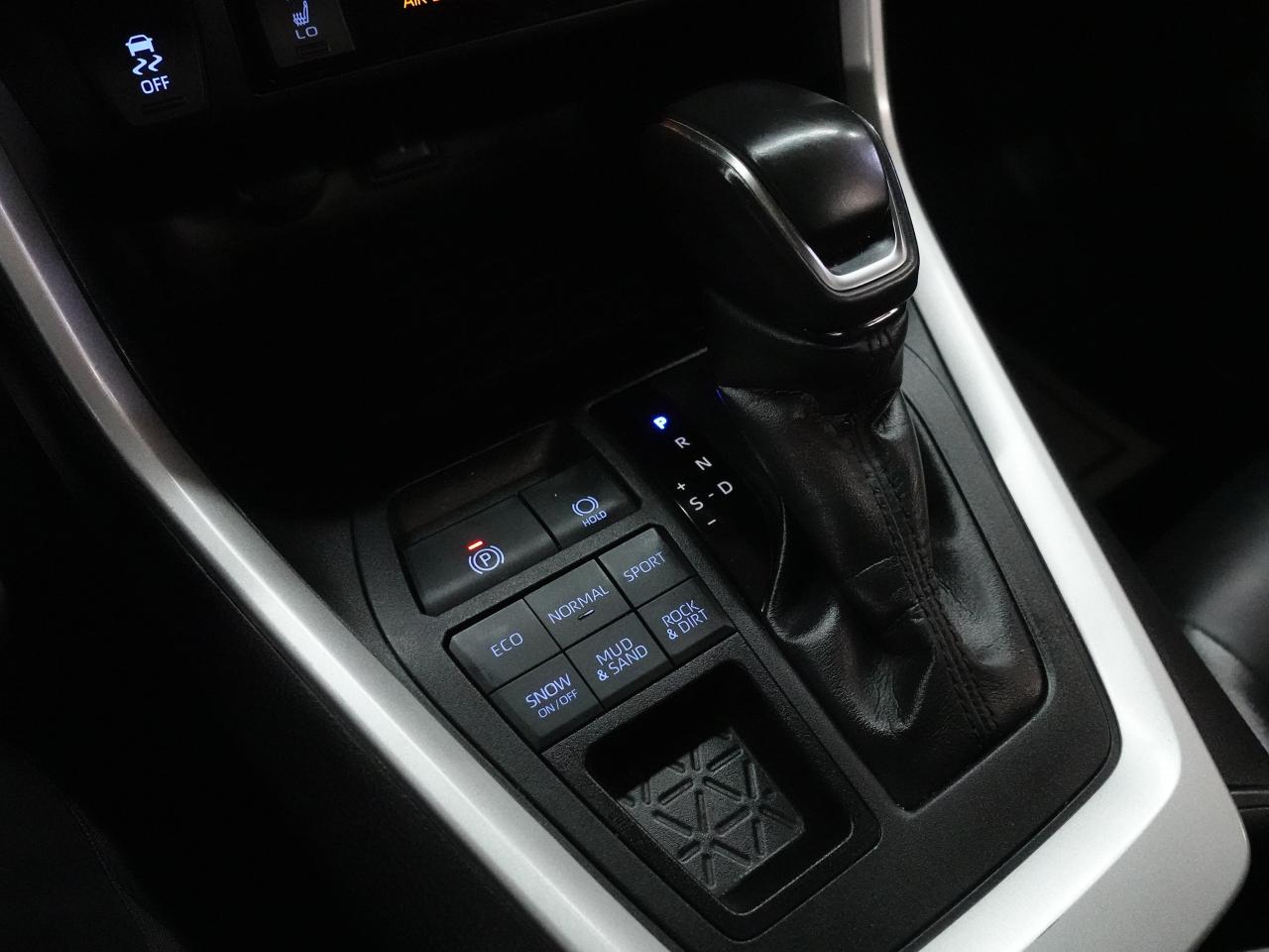 2022 Toyota RAV4 XLE | AWD | Sunroof | Leather | BSM | CarPlay