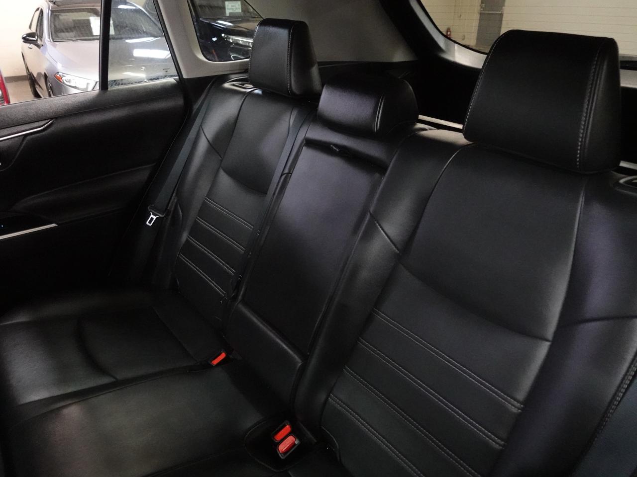 2022 Toyota RAV4 XLE | AWD | Sunroof | Leather | BSM | CarPlay