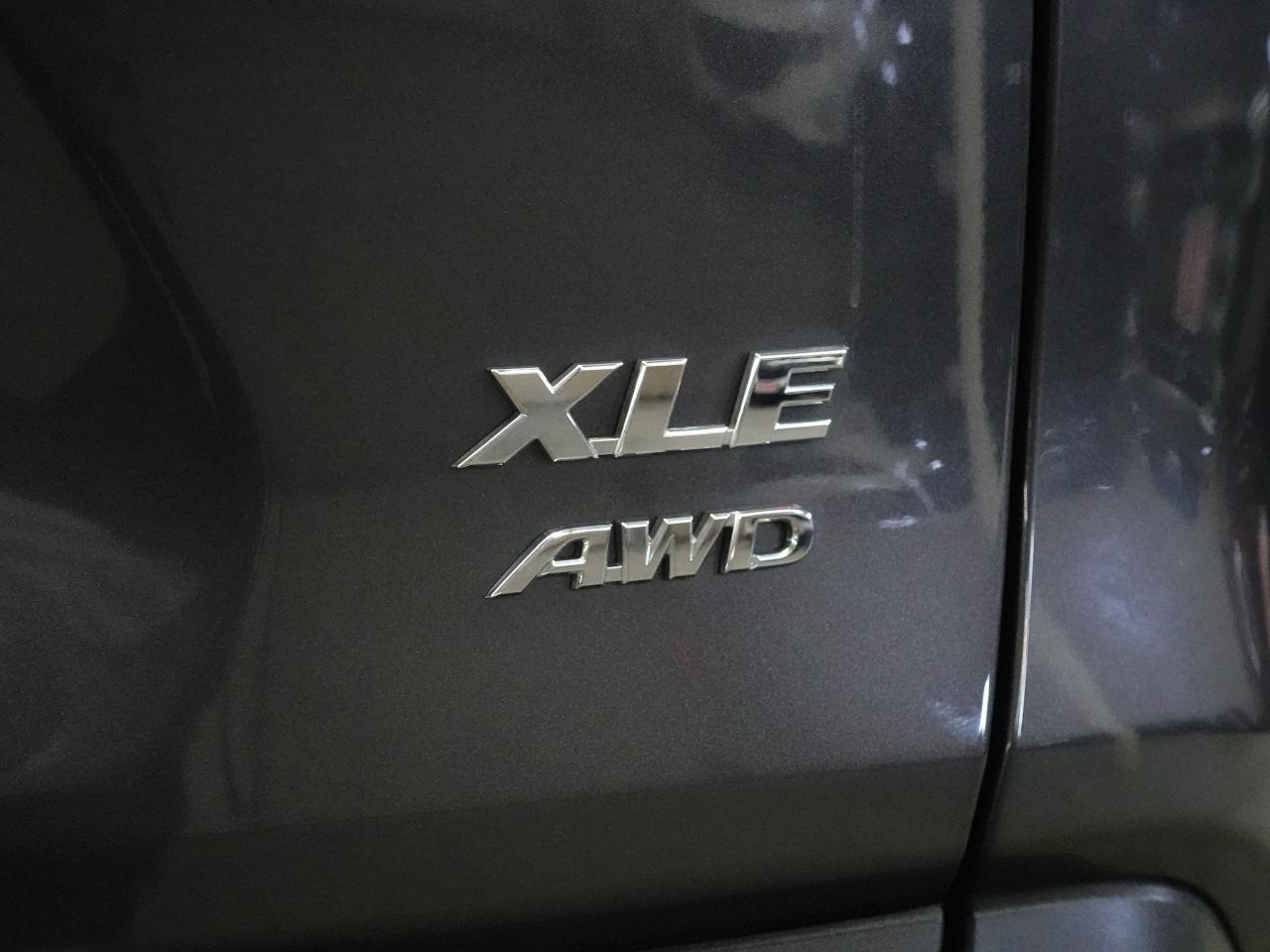 2022 Toyota RAV4 XLE | AWD | Sunroof | Leather | BSM | CarPlay