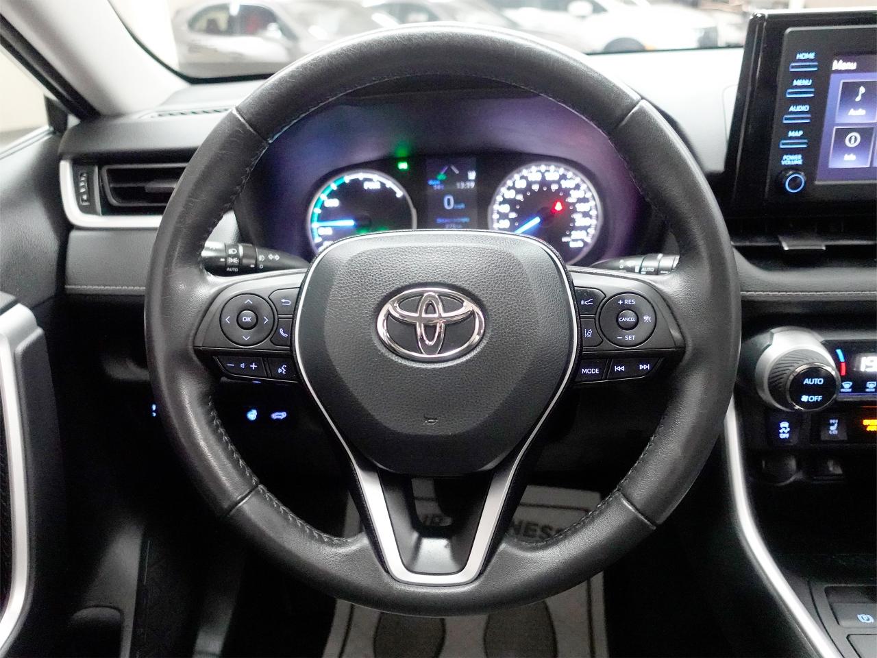 2022 Toyota RAV4 XLE | AWD | Sunroof | Leather | BSM | CarPlay