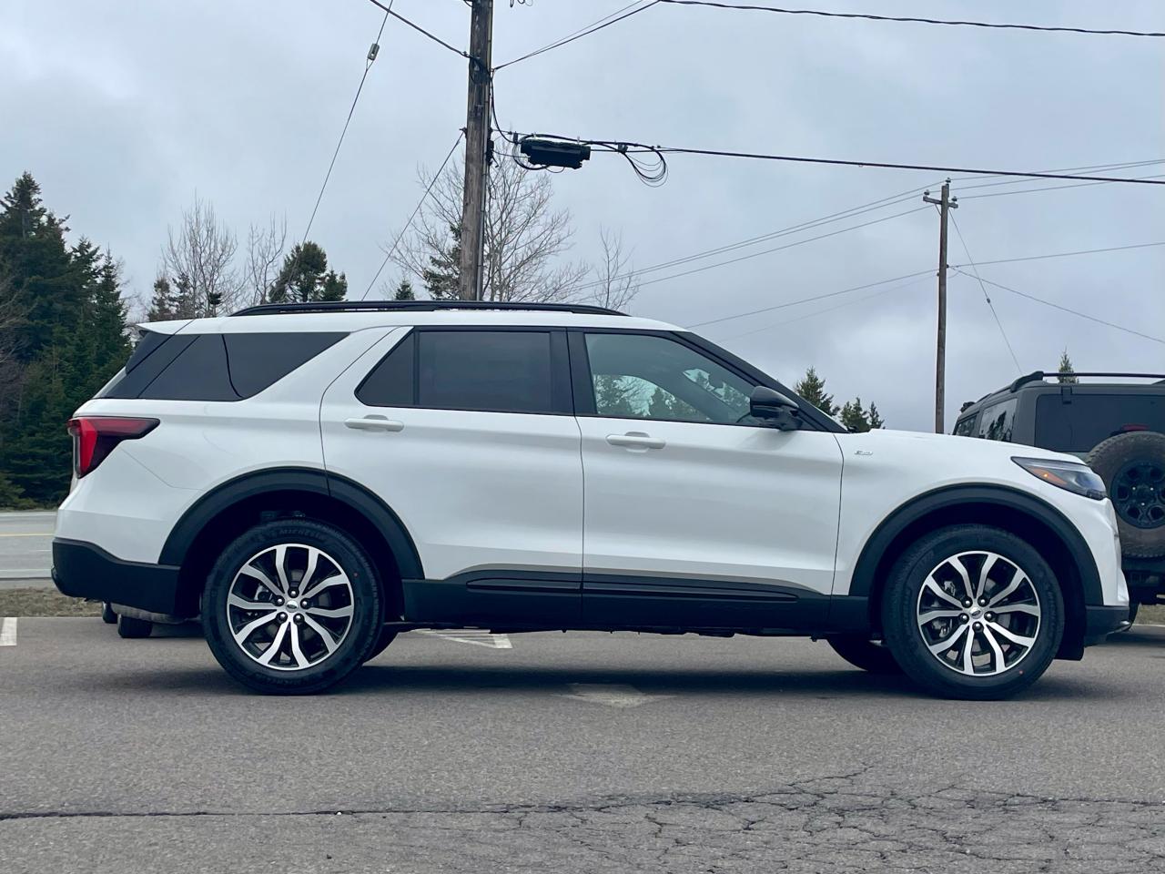 2025 Ford Explorer ST-LINE 4WD Photo3