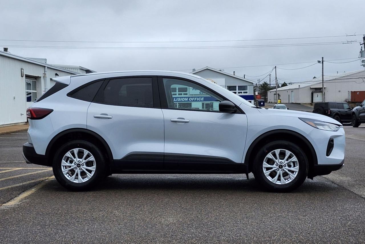 2025 Ford Escape Active AWD Photo3