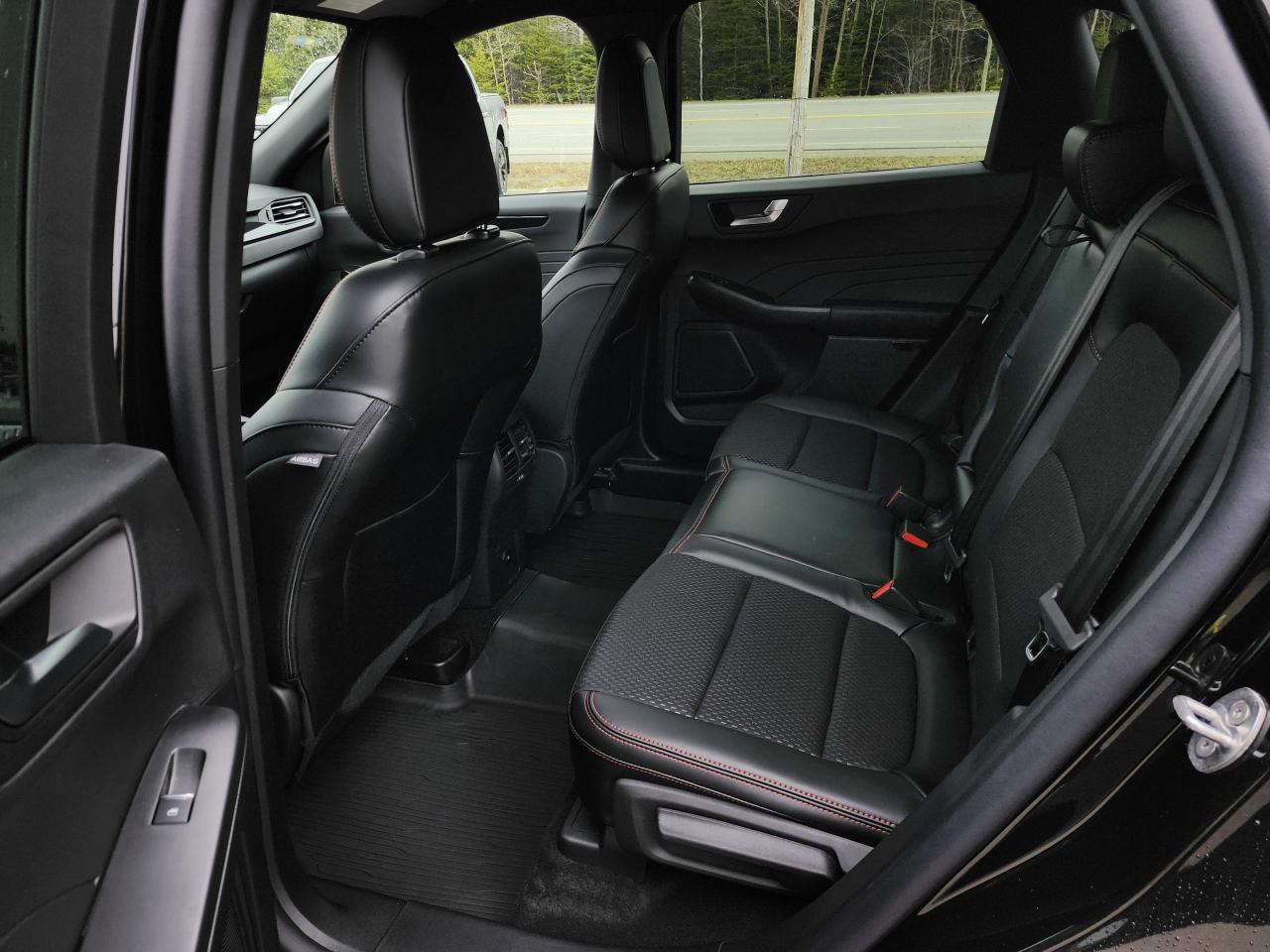 2025 Ford Escape ST-Line AWD Photo5