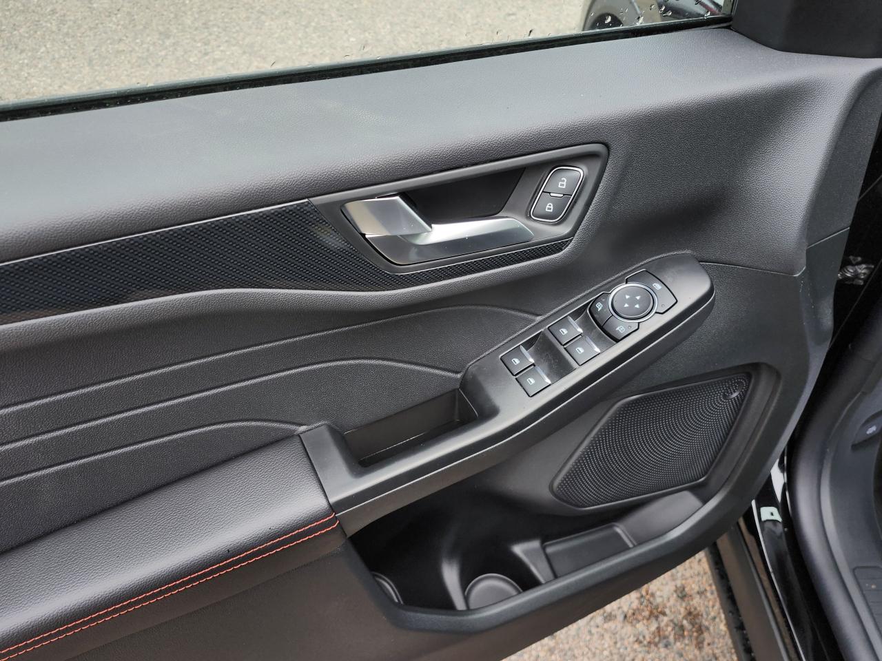 2025 Ford Escape ST-Line AWD Photo5
