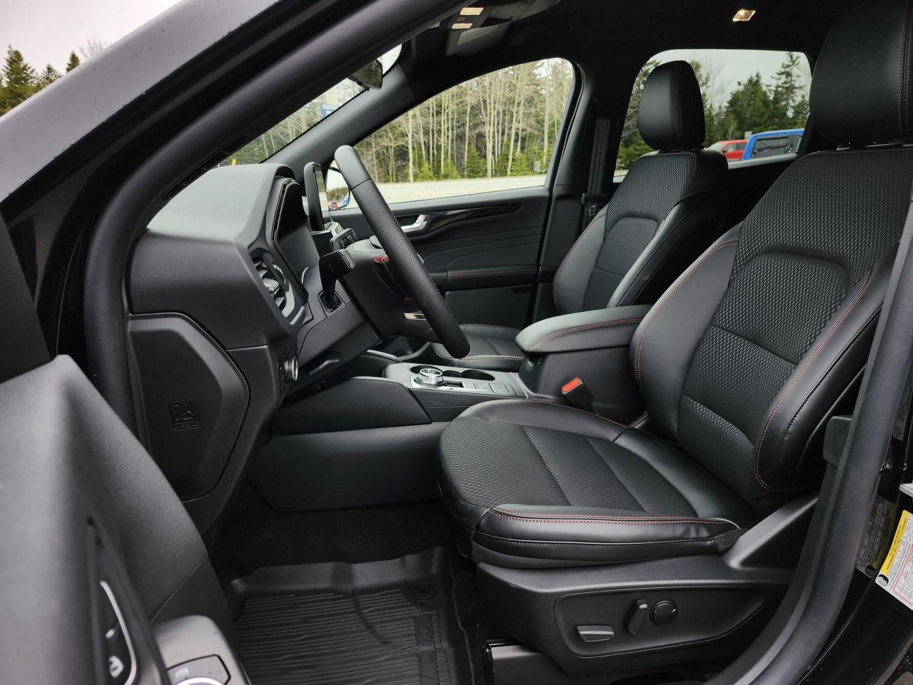 2025 Ford Escape ST-Line AWD Photo5