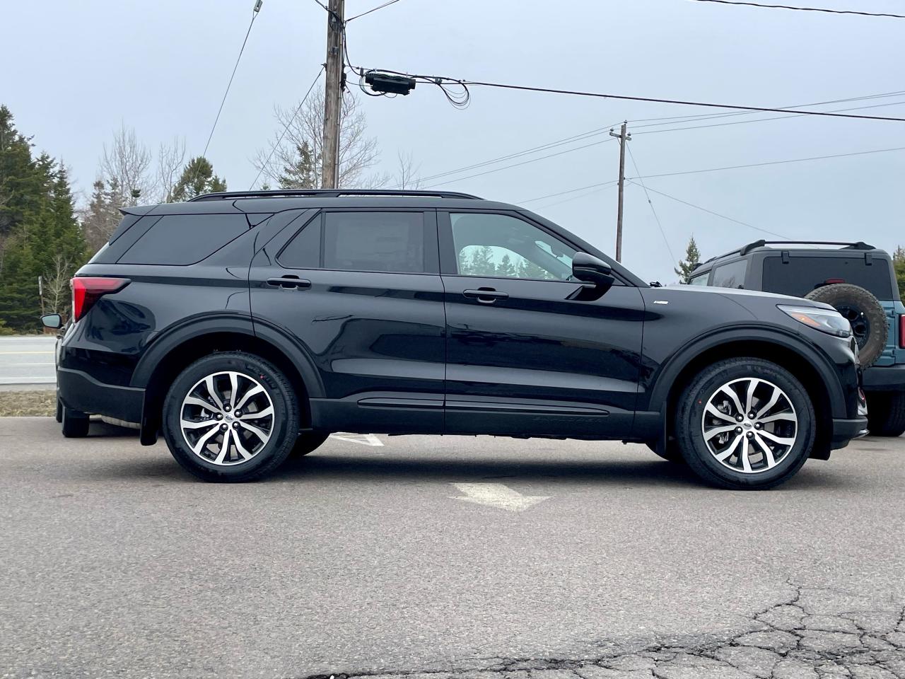 2025 Ford Explorer ST-LINE 4WD Photo