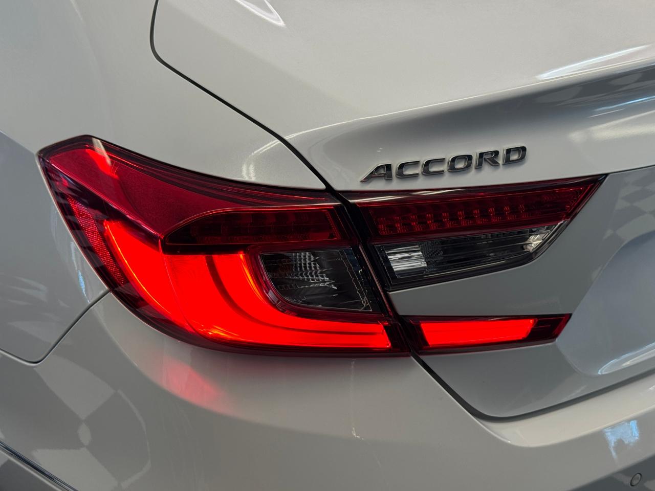 2019 Honda Accord Touring 1.5T+HUD+Cooled Leather+GPS+Lane Keep Photo67
